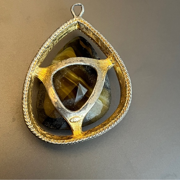 Sphinx faux faceted tiger eye vintage pendant triangle gold tone caged - Picture 3 of 6